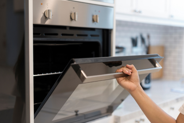 oven cleaning oven door open